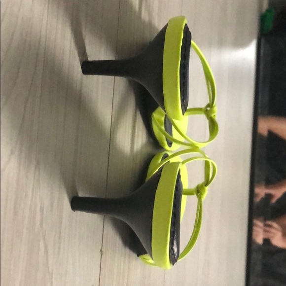 Mini neon green heels - Picture 5 of 11